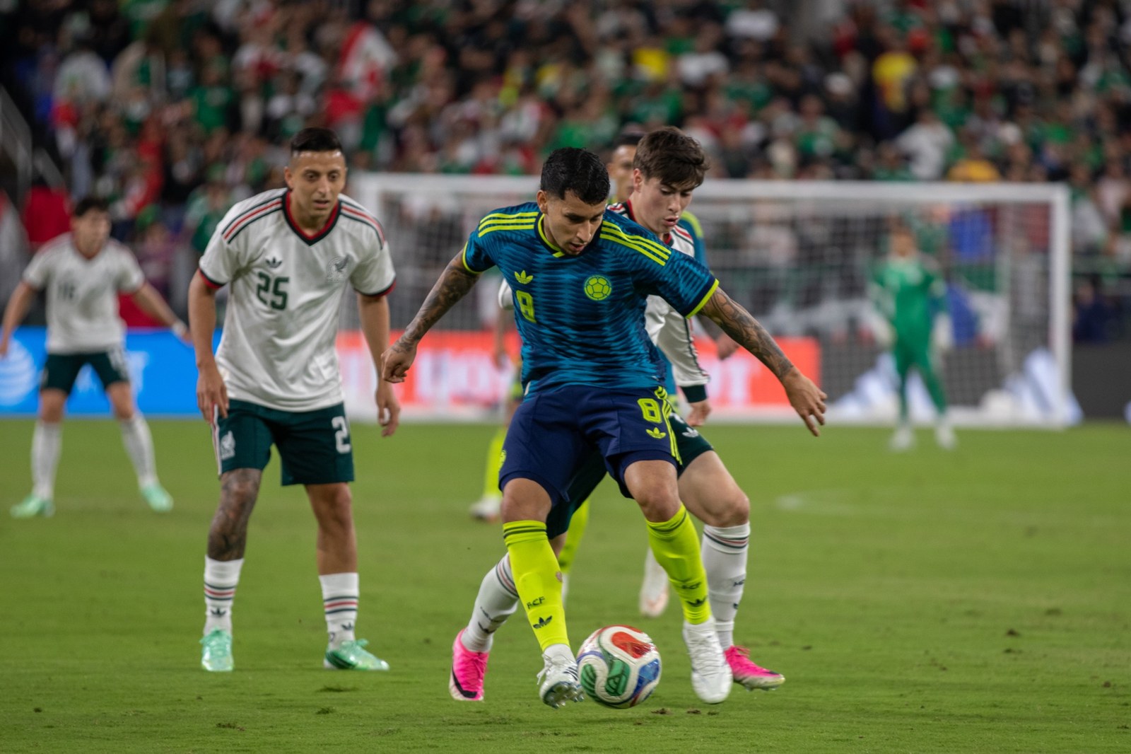 A close challenge for possession between Colombia and Mexico.